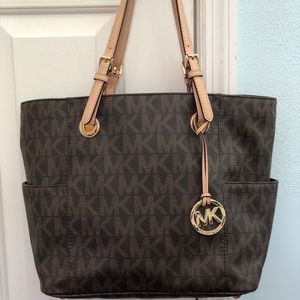 Michaels Kors Jet Set Item
